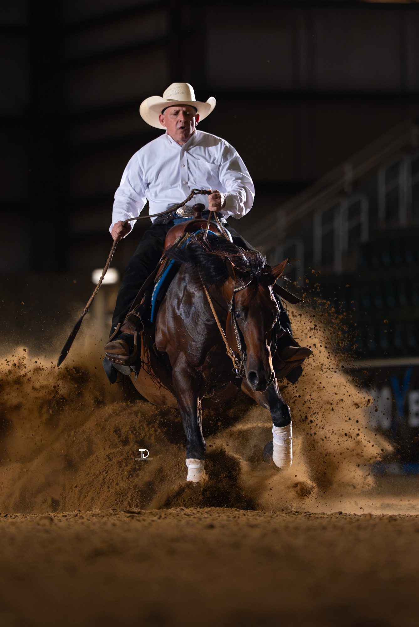 Deon Locke and MCG Eat My Dust in a sliding stop, photographed by Traci Davenport