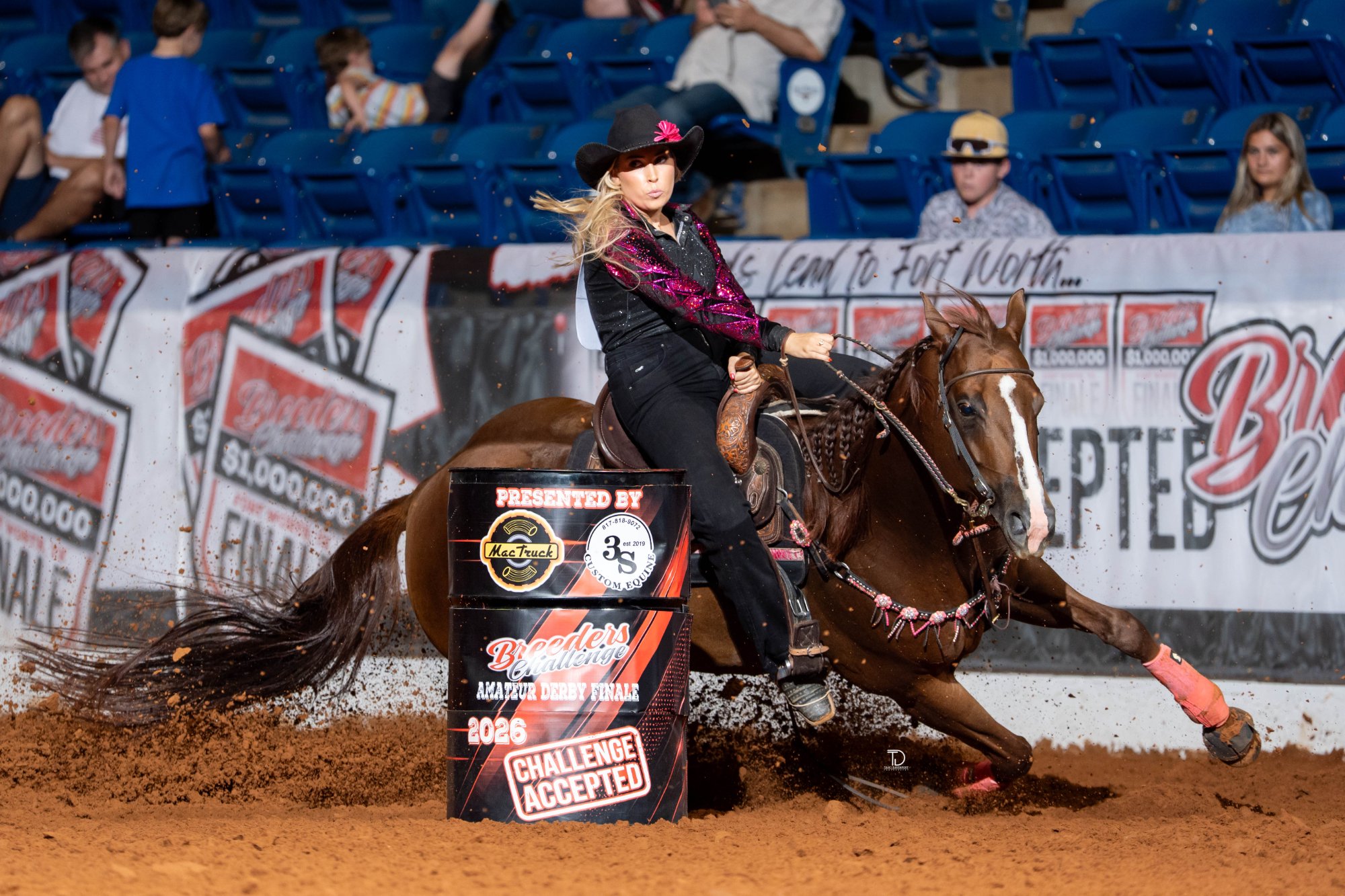Jada Haken barrel racing at the Breeders Challenge, photographed by Traci Davenport