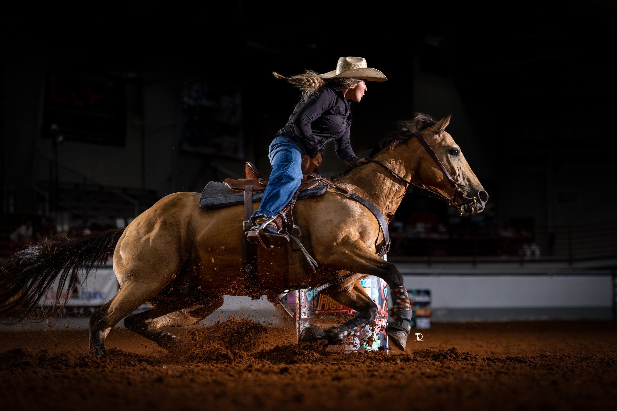 Barrel racing photography by Traci Davenport